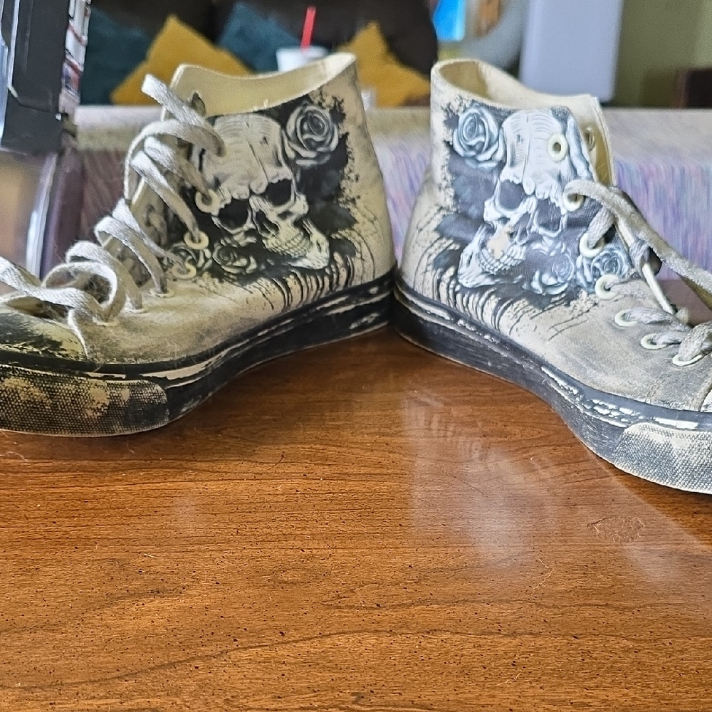 Skull Print High-Top Sneakers
